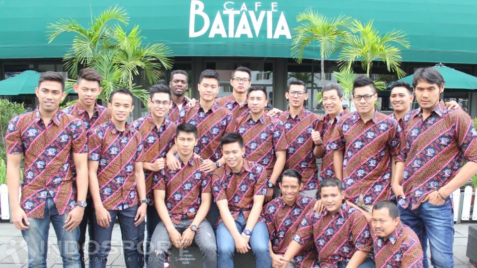 Para pemain M88 Aspac Jakarta berfoto bersama.